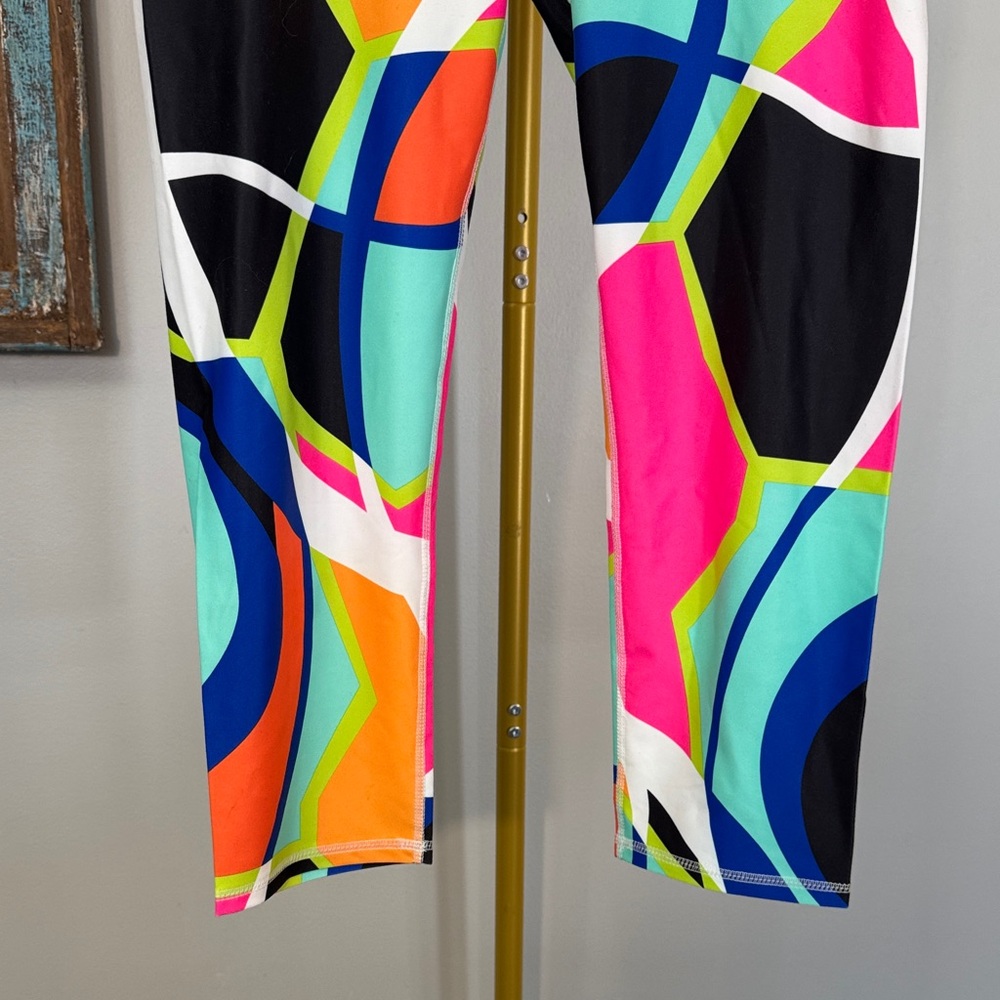 Fabletics Multicolor Geometric Capri Leggings NEW… - image 3
